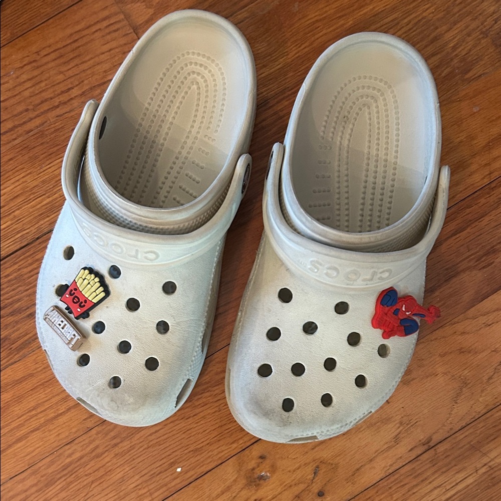 CROCS Kids Slippers - beige with Fun Charms